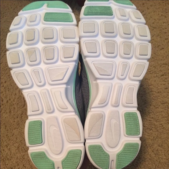 Nike’s - Picture 3 of 4